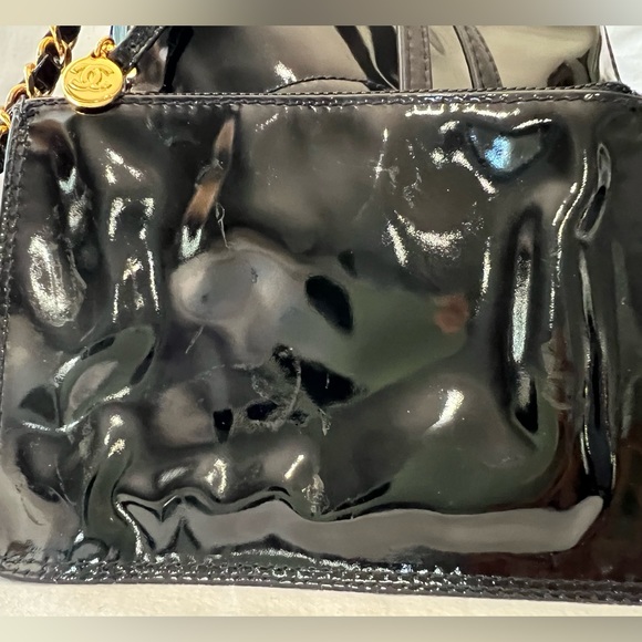 ✨Authentic Chanel Vintage Drawstring CC Bucket Patent Leather Bag✨ - Picture 13 of 16